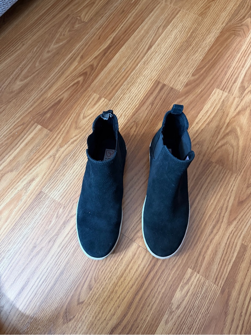 Women Black Slip-On Casual Chelsea Sneakers